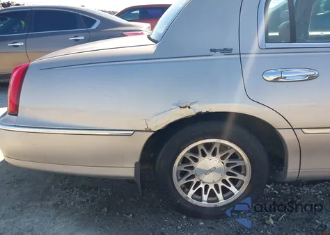 2002 Lincoln Town Car Signature z USA, uszkodzony, nr VIN 1LNHM82W02Y662541